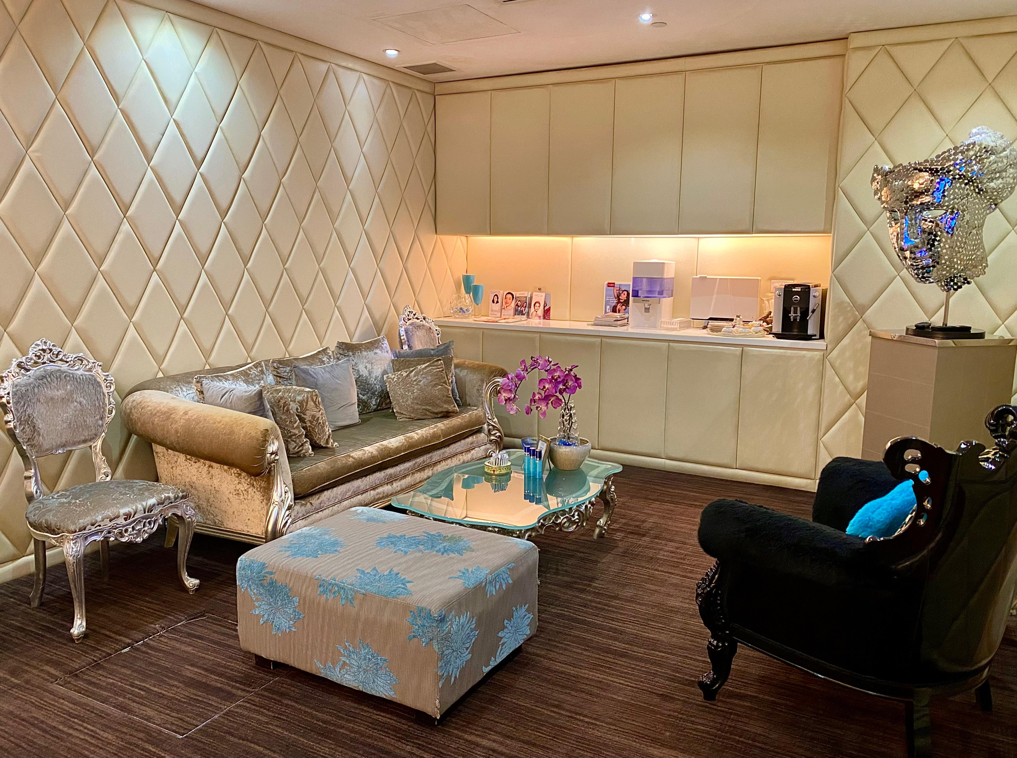 Serene clinic interior, body contouring and physician-led slimming programmes