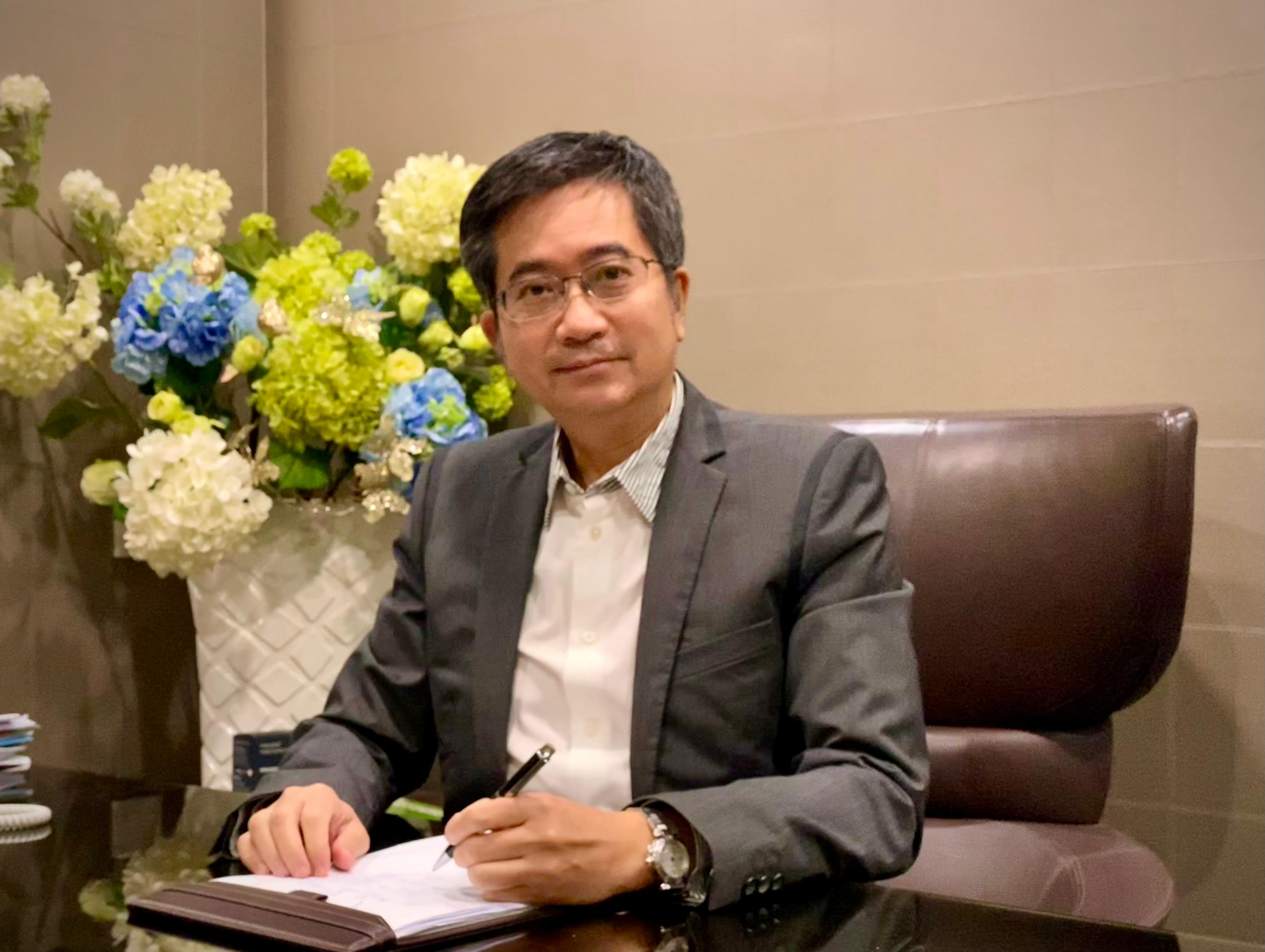 Consultation setting, medical hair restoration and regrowth therapies